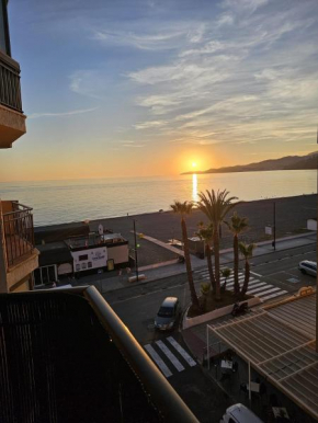 APARTAMENTO EN PRIMERA LÍNEA DE PLAYA Salobreña